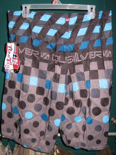 Men`s Beach Shorts-Many Brands And Styles For 2008 (Men `s Beach Shorts-Beaucoup de marques et les styles Pour l`année 2008)