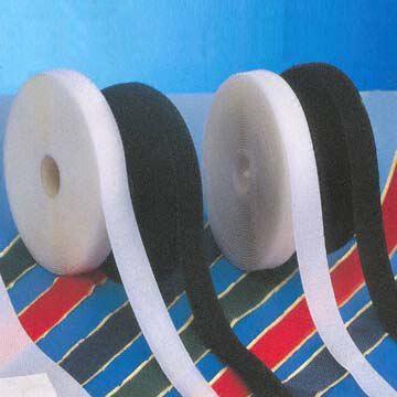 Nylon And Polyester Hook And Loop Tapes In Various Sizes (Nylon und Polyester Haken und Ösen Bänder in verschiedenen Größen)
