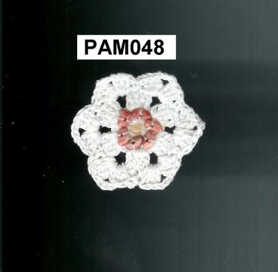 Hand Crochet Motif With Plastic Stones (Motif de Crochet de Mains Avec les Pierres de Plastique)