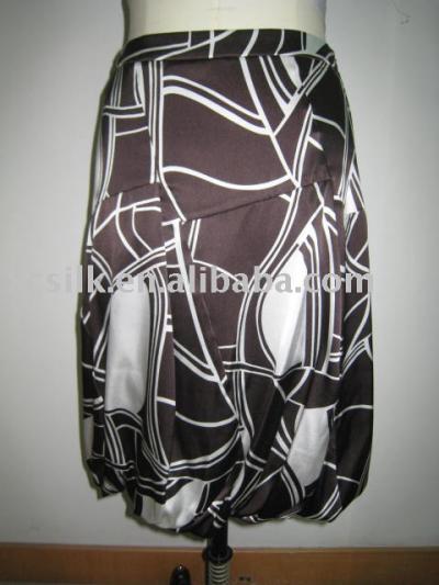 Ladies` print satin skirt