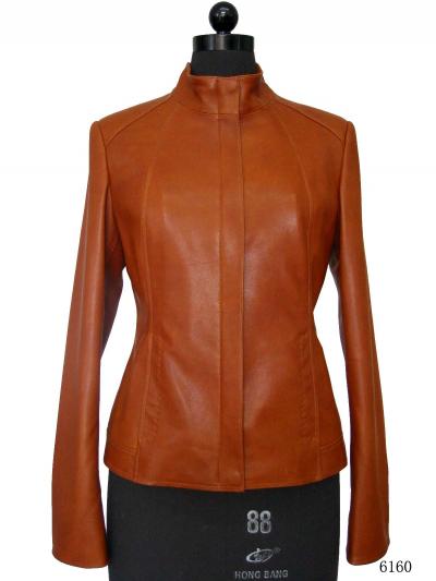 leather garments (одежда из кожи)