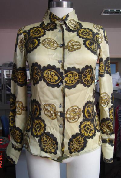 100% SILK SATIN BLOUSE WITH PRINT (100% SILK SATIN BLOUSE WITH PRINT)