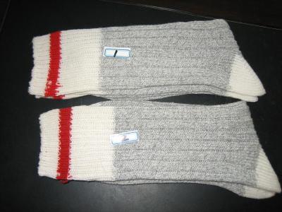 woolen socks (chaussettes de laine)