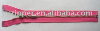 metal zipper with drop pull (Metall-Reißverschluss mit Drop ziehen)