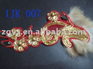 collar flower (collier de fleurs)