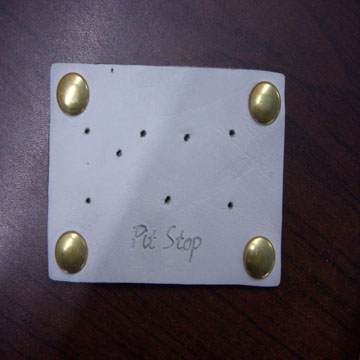 leather label (l`étiquette en cuir)
