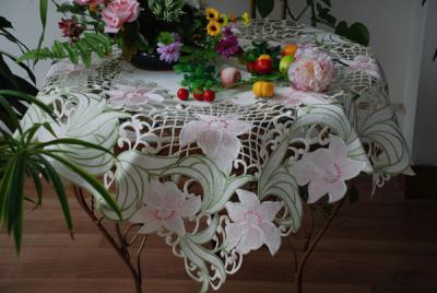 Embroidery tablecloth with cutwork ()