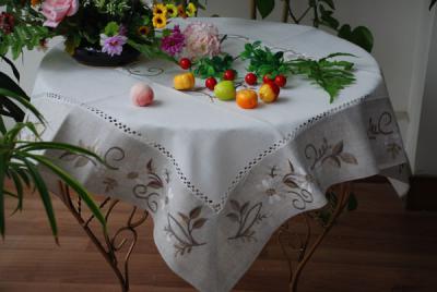 Embroidery linen tablecloth ()