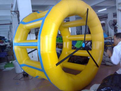 Cheap Custom Water Roller Ball Inflatable Aqua Rolling balls for People Inside ()