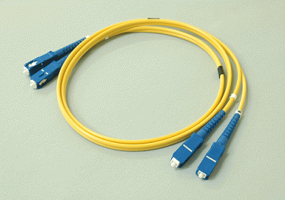 Fiber Optic Cable Assemblies - Singlemode Duplex - SC to SC (Ensembles de câbles en fibres optiques - Monomode Duplex - LC à SC)