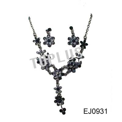 Necklace (Collier)