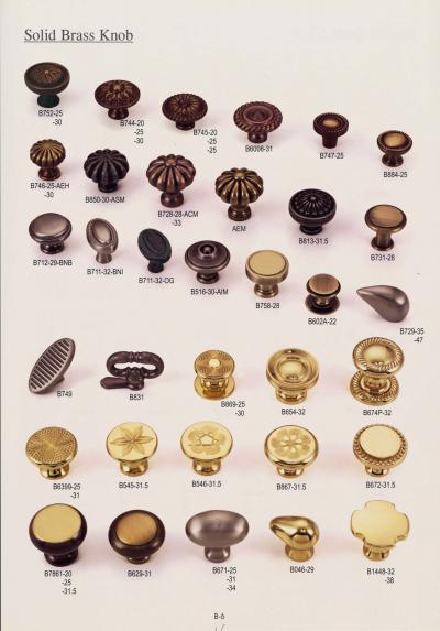 BRASS KNOBS AND PULLS (BRASS BOUTONS ET POIGNEES)
