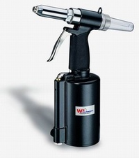 Air riveter (Air Riveteuse)