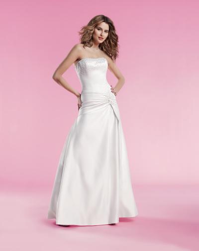 Informal dress; bridal gown, wedding dress